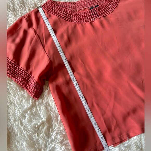 Willi Smith Boho Cottagecore Coral Top with Crochet Details - Picture 7 of 9